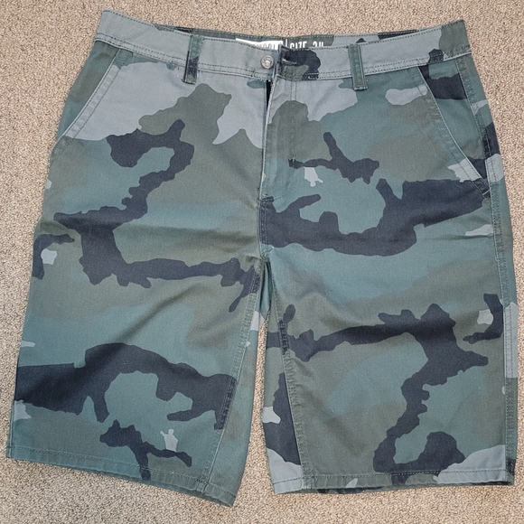 FREEWORLD camouflage shorts - Picture 1 of 4